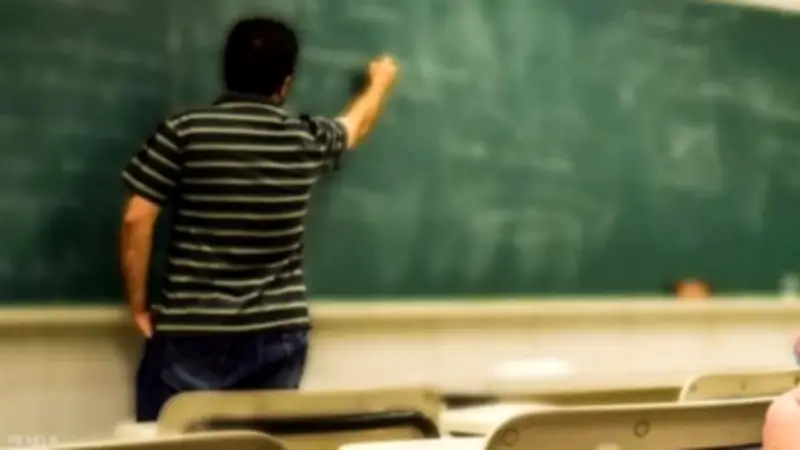 معلمو الحصة فوق 45 سنة يطالبون بالتعيين ومساواتهم بزملائهم