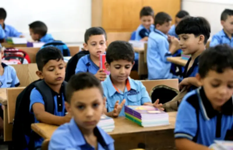 صورة نادرة تظهر طلاب مدرسة ابتدائية في فصل واحد منذ 46 عاماً تثير الحنين