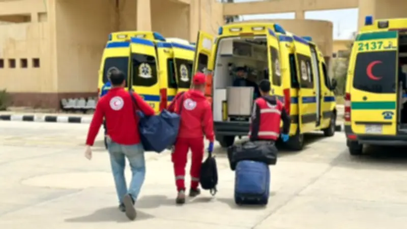 الهلال الأحمر يرسل قافلة مساعدات ضخمة إلى غزة تتجاوز 4685 طنًا