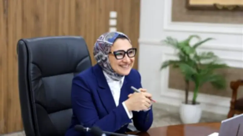 محافظ الوادي الجديد تبحث توسع إنتاج الطاقة الشمسية باستثمارات 5 مليارات جنيه