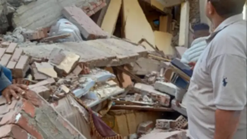 إصابة شخصين في انهيار منزل من 5 طوابق ببنها