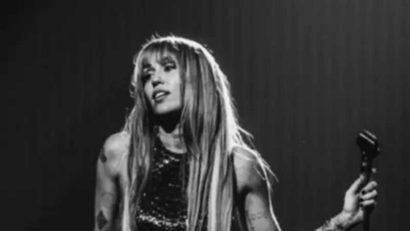 مايلي سايرس تعلن عن جولة غنائية أمريكية شاملة 50 مدينة احتفالاً بمرور 20 عاماً على مسيرتها الفنية