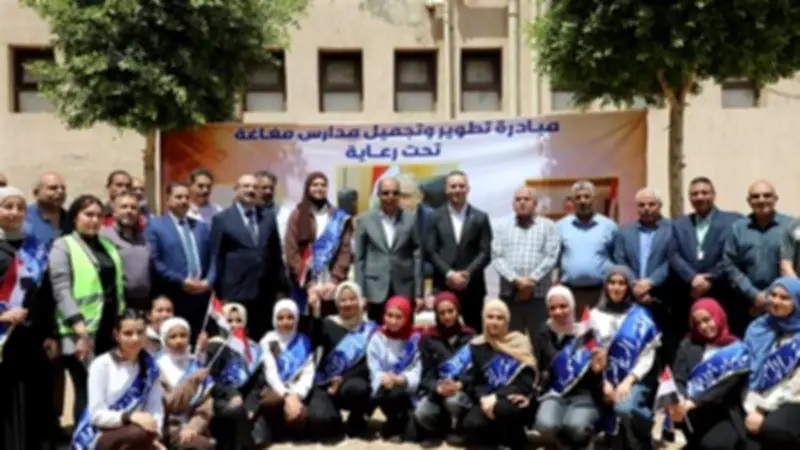 محافظ المنيا يشارك في زراعة 500 شجرة بمجمع مدارس مغاغة