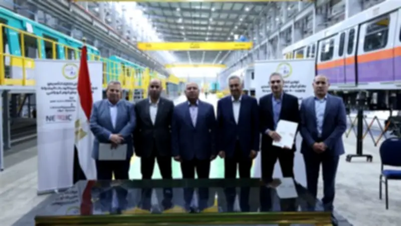 وزير النقل يشهد توقيع اتفاقيتين لتصنيع 500 عربة سكك حديدية وتطوير الورش