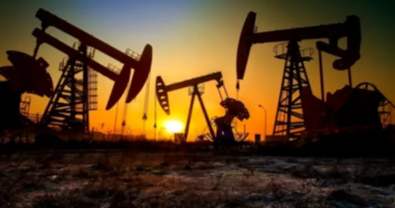 ارتفاع قوي لأسعار النفط العالمية بنسبة 6% إلى 118 دولارًا للبرميل