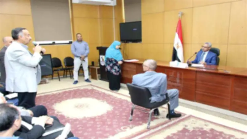 محافظ بني سويف يقرر صرف إعانة لأرملة لمدة 6 أشهر ضمن لقاء المواطنين الأسبوعي