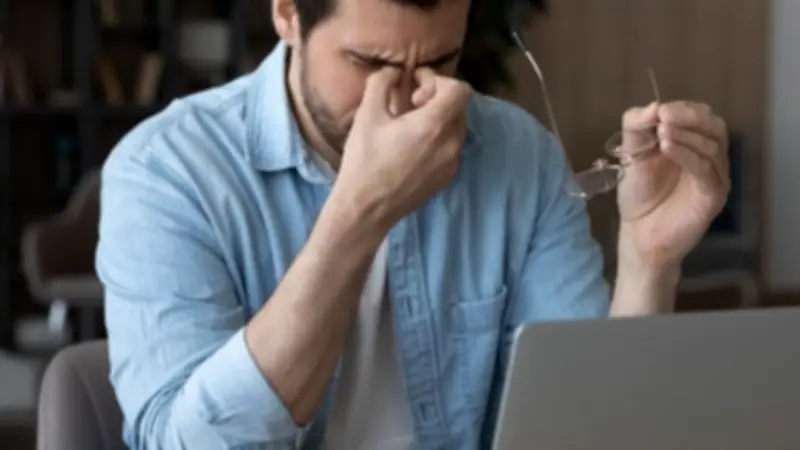 الصداع ليس طبيعياً.. 6 أسباب خطيرة قد لا تنتبه إليها