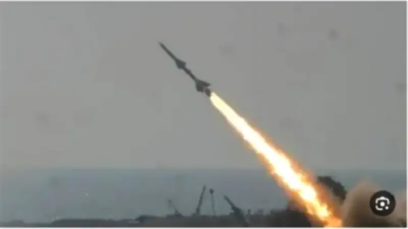 إطلاق أكثر من 60 صاروخاً من لبنان نحو إسرائيل وإصابة 6 أشخاص في حيفا