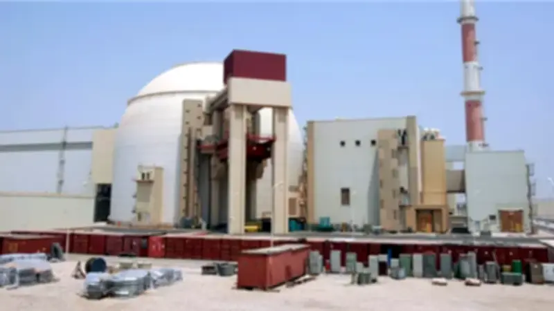 روسيا تُجلي أكثر من 600 موظف من محطة بوشهر النووية الإيرانية إلى موسكو
