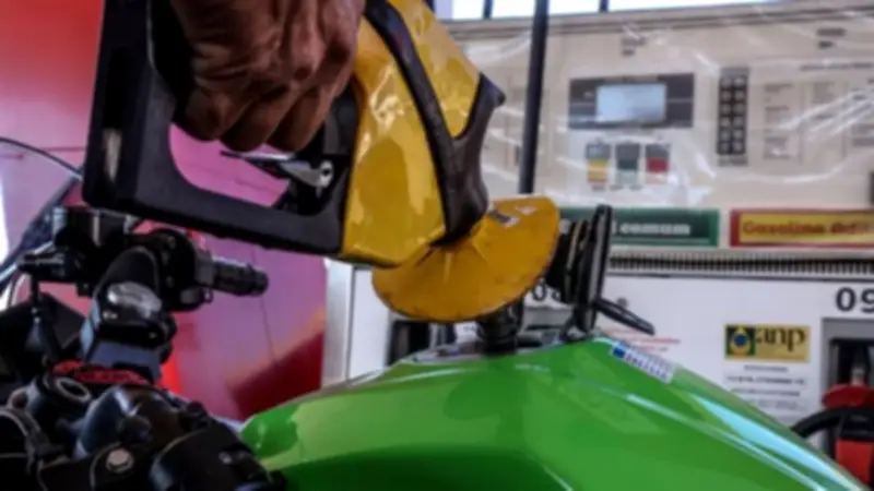 ارتفاع أسعار البنزين في أمريكا 7 سنتات للأسبوع بسبب أزمة إيران