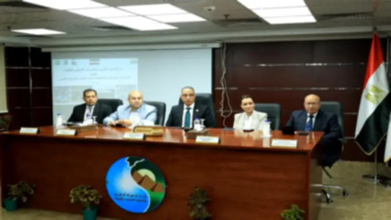 محافظ الجيزة يوجه بزيادة إنتاج مياه الشرب لـ700 ألف متر مكعب يومياً