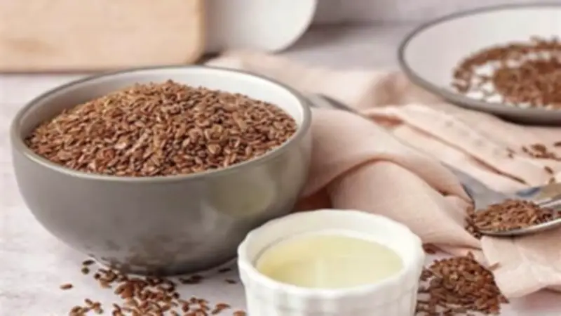 أخصائي تغذية يكشف: ملعقة صغيرة من بذور الكتان تعادل 700 جرام من السمك في محتوى أوميجا 3