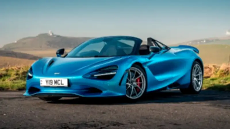 مكلارين 750S سبايدر: السيارة الخارقة المكشوفة التي تعيد تعريف الأداء والرفاهية