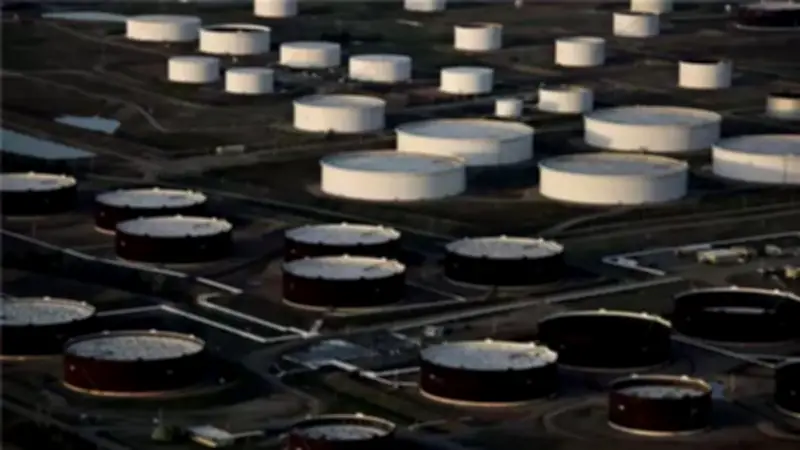 ارتفاع العقود الآجلة لخام برنت بأكثر من 8 دولارات إلى 126 دولارًا للبرميل