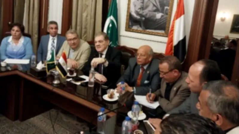 الوفد يطلق مبادرة لإعادة بناء اتحاد النقابات المهنية والعمالية لخدمة 8 ملايين عضو