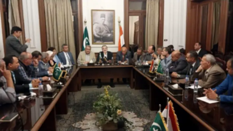 8 ملايين مهني رئيس الوفد يفتح أبواب الحزب مكاتبنا ونوابنا في خدمتكم