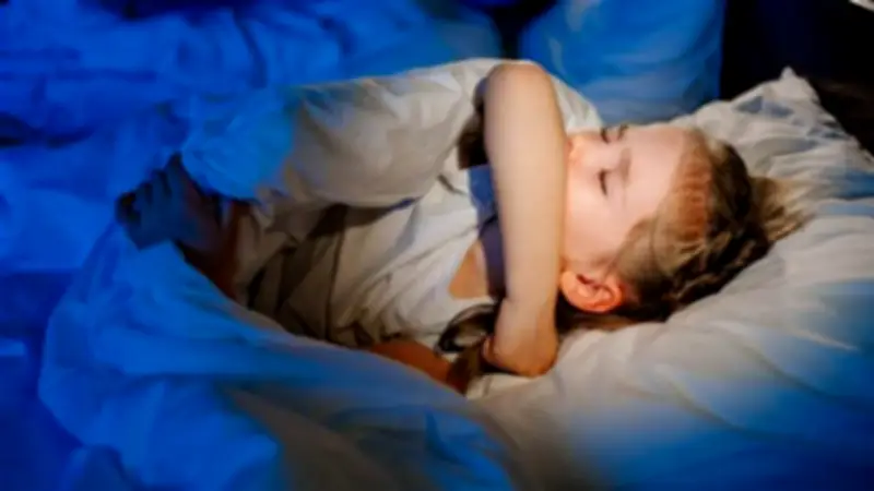 8 وصفات طبيعية فعالة لتقليل السعال الليلي لدى الأطفال