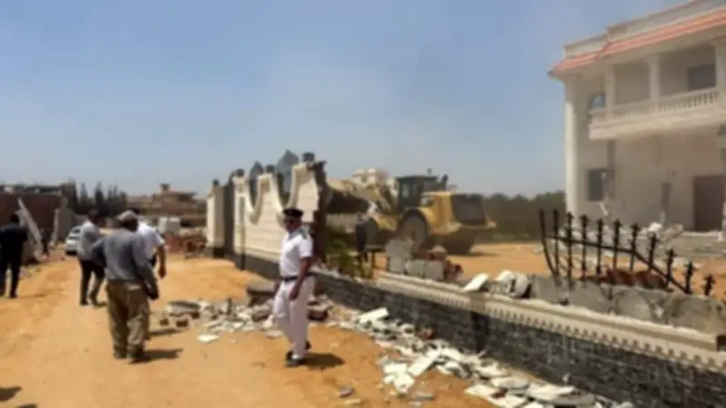 إزالة فورية لتعديات على 8 أفدنة في العبور الجديدة وضبط 30 وصلة مياه مخالفة