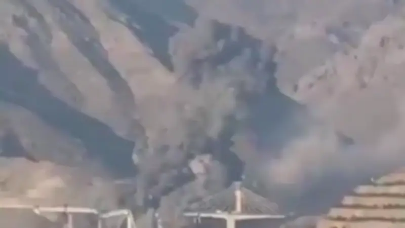 هجوم أمريكي على أكبر جسر في إيران يخلف 8 قتلى و95 مصاباً ويُدمر مشروعاً حيوياً