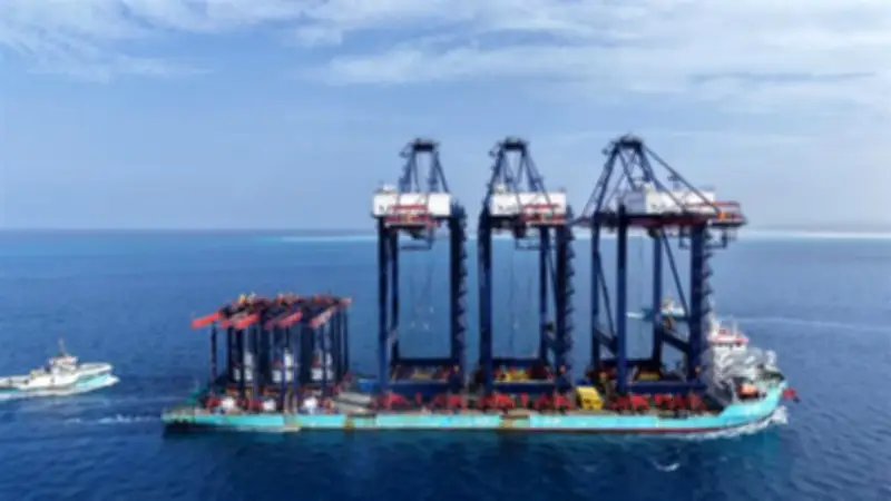 وزير النقل يعلن وصول 9 أوناش عملاقة إلى المحطة متعددة الأغراض بميناء سفاجا 2