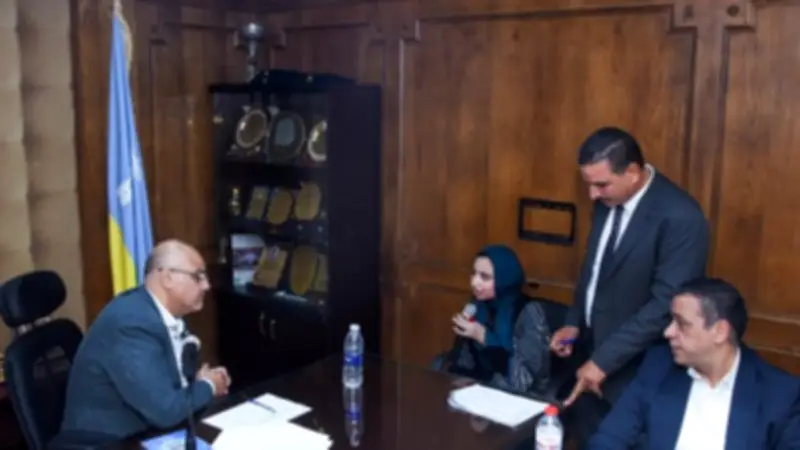 محافظ الإسكندرية يوجه بتوفير 9 فرص عمل للشباب خلال لقاء جماهيري في حي العجمي