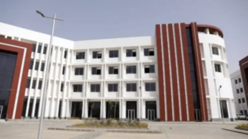 وزير الصحة يتفقد مجمع المعامل المركزية ببدر ومستشفى العبور: إنجاز 90% و99% على التوالي