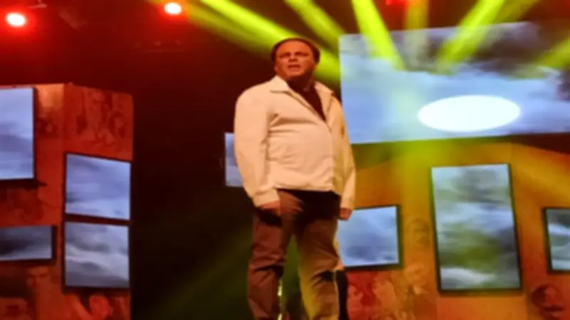 عودة العرض المسرحي «نوستالجيا 90/80» في احتفالات الربيع على مسرح البالون