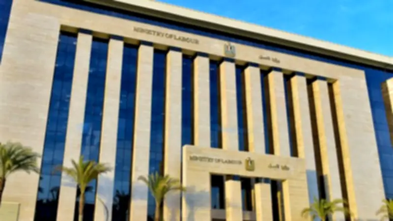 وزارة العمل تعلن عن 9430 وظيفة جديدة في 13 محافظة مع رواتب مجزية وتأمينات