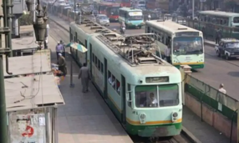 صورة نادرة للترام في شوارع القاهرة منذ 96 عاماً تثير الحنين