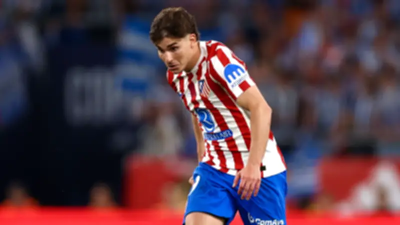 برشلونة يتقدم في صفقة جوليان ألفاريز: المهاجم يفضل الكتالوني على باريس وآرسنال