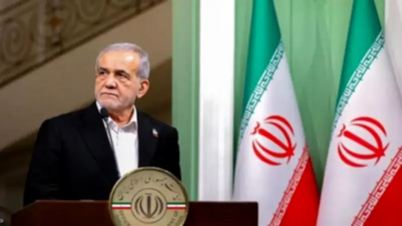 الرئيس الإيراني يحذر من الحرب ويدعو لمسار عقلاني لخفض التوتر في المنطقة