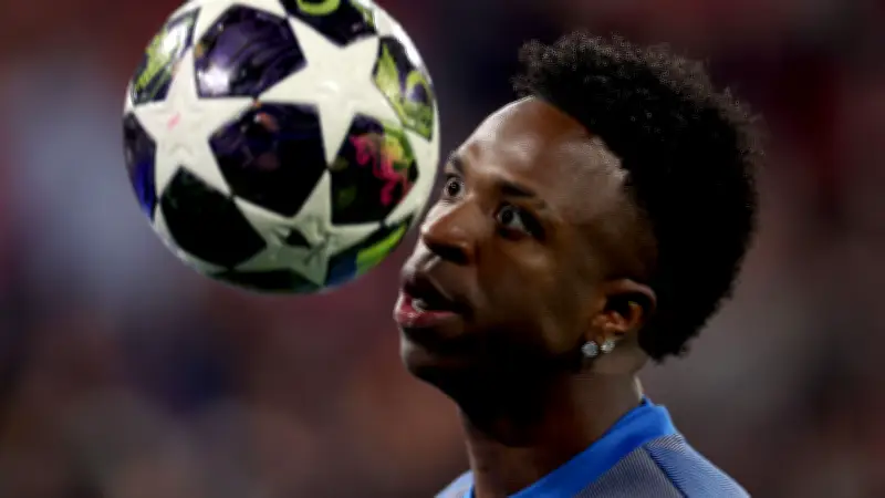 صحفي إسباني يفجر مفاجأة: المدرب القادم لريال مدريد سيكون تحت سيطرة فينيسيوس جونيور!