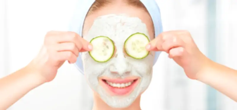 كيفية استخدام الخيار للعناية بالبشرة والحفاظ على نضارتها بشكل فعال