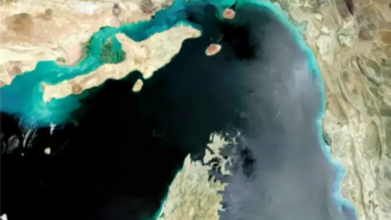 تراجع حاد في حركة الملاحة بمضيق هرمز وسط توترات أمريكية إيرانية