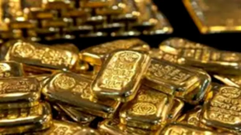 تراجع أسعار الذهب عالمياً وقفزة في النفط بعد إغلاق مضيق هرمز