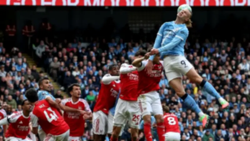 سباق الدوري الإنجليزي الممتاز: أرسنال ومانشستر سيتي في مواجهة حاسمة على اللقب
