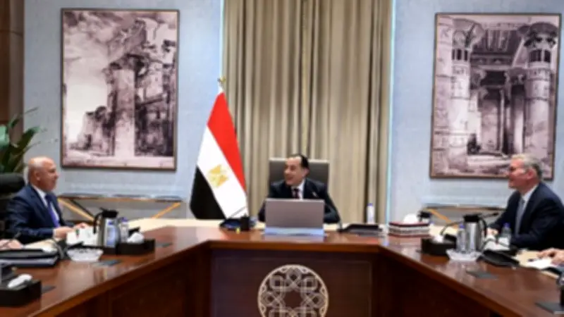 رئيس الوزراء يتابع خطة ترشيد استهلاك المواد البترولية في المشروعات الحكومية