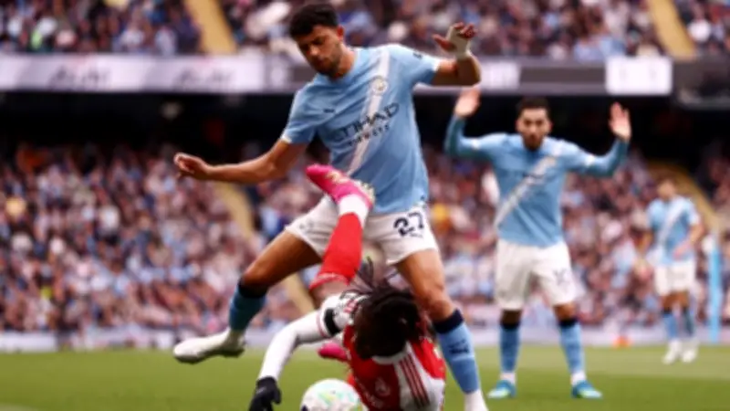 فوز مانشستر سيتي على أرسنال يقلص الفارق ويشعل الصراع على صدارة الدوري الإنجليزي