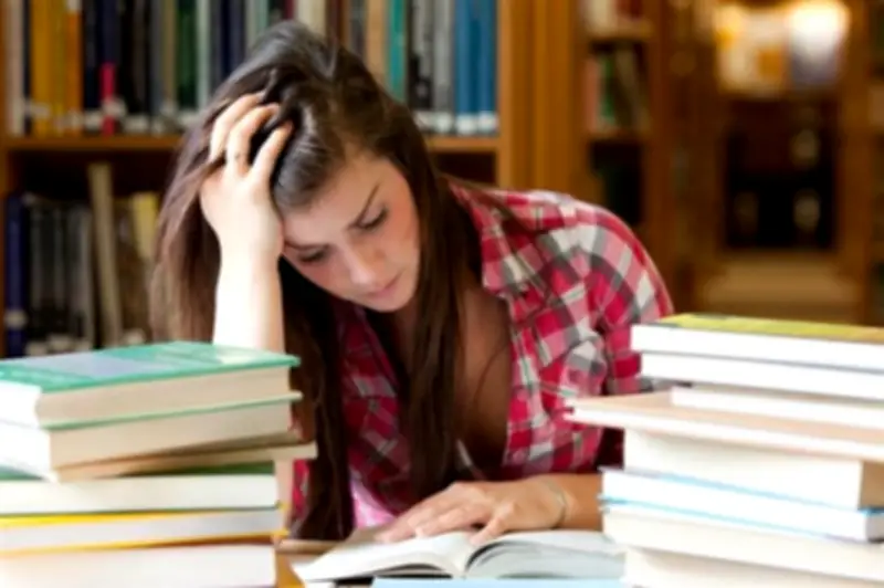 أطعمة ومشروبات أساسية لتعزيز التركيز والذاكرة أثناء المذاكرة