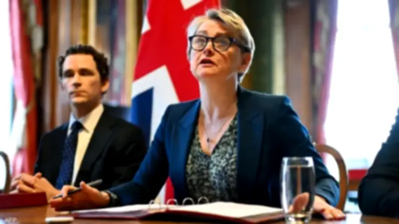 بريطانيا تؤكد على المصالح المشتركة في فتح مضيق هرمز وضمان حرية الملاحة الدولية