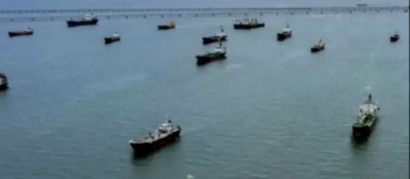 بيانات تتبع السفن: حركة الشحن عبر مضيق هرمز متوقفة تماماً اليوم