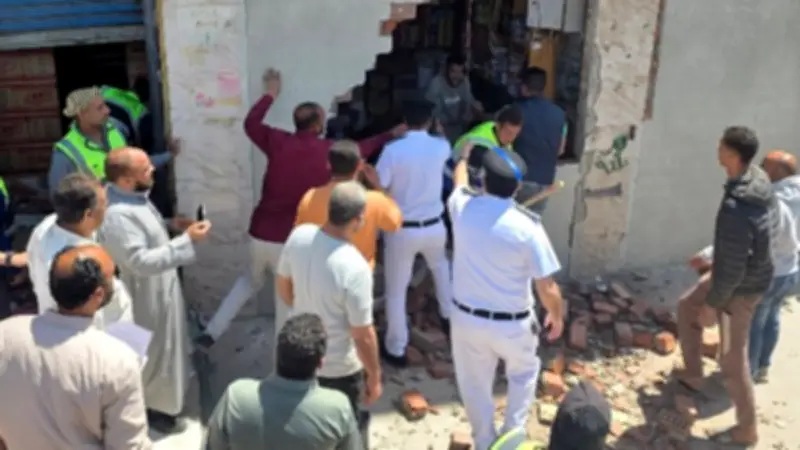 حملة مكبرة بسوق الأخبار بالحي السادس في أكتوبر تستهدف سحب الوحدات المخالفة