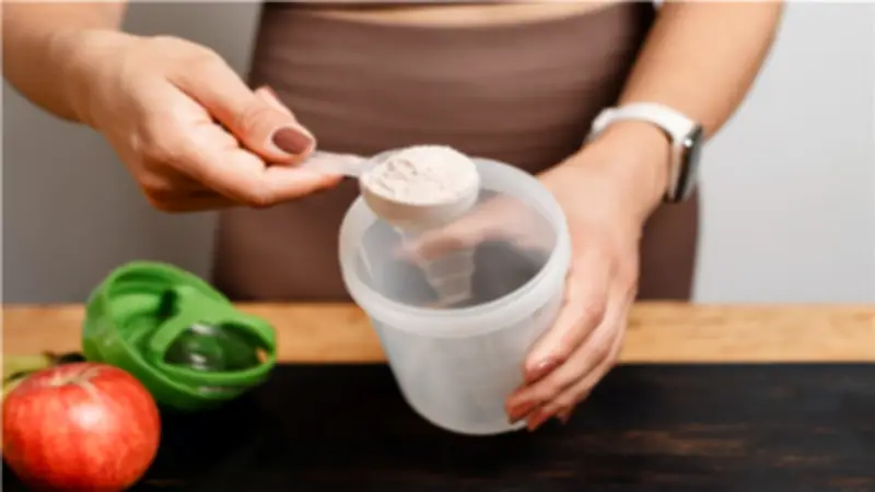 الكرياتين للنساء بعد الخمسين: سلاح جديد لمكافحة هشاشة العظام