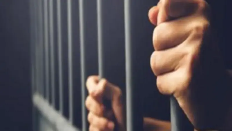 عامل يتعرض لطعنة نافذة في الصدر من شقيقه بعد مشادة كلامية في أبو النمرس