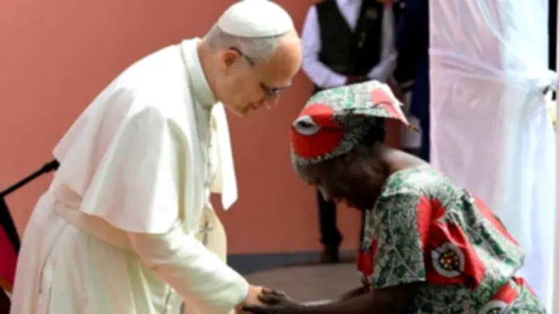 البابا لاون الرابع عشر في أنجولا: رعاية كبار السن مقياس إنساني وهم حراس حكمة الشعوب
