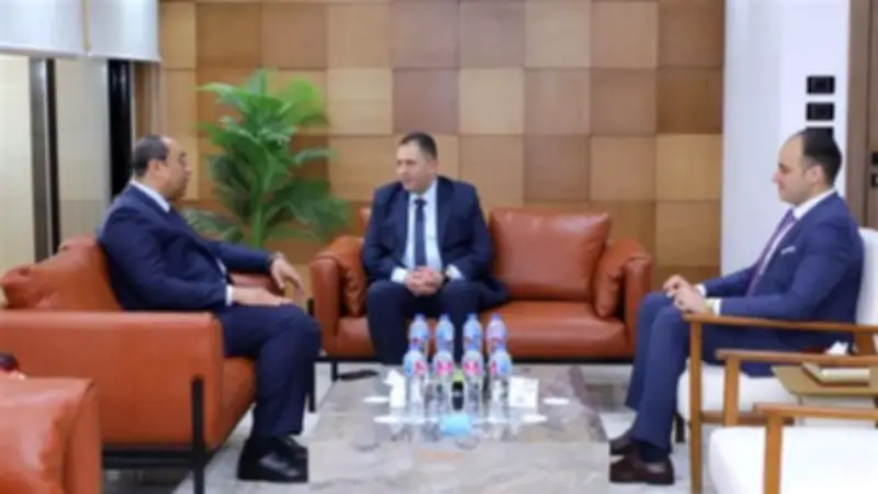 محافظ دمياط يتفقد شركة موبكو لتعزيز الاقتصاد الأخضر والتحول الرقمي