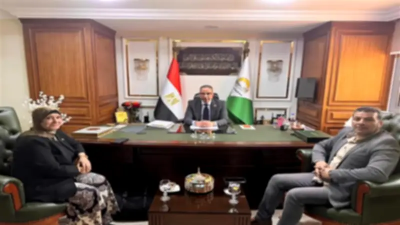 محافظ الجيزة يبحث دعم الكوادر التمريضية وتحسين بيئة العمل بالمؤسسات الصحية