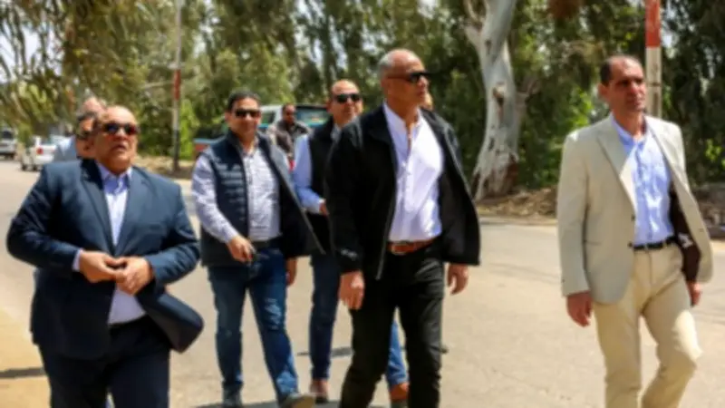 محافظ كفر الشيخ يوجه بحلول عاجلة لمعالجة النقاط الخطرة على طرق المحافظة