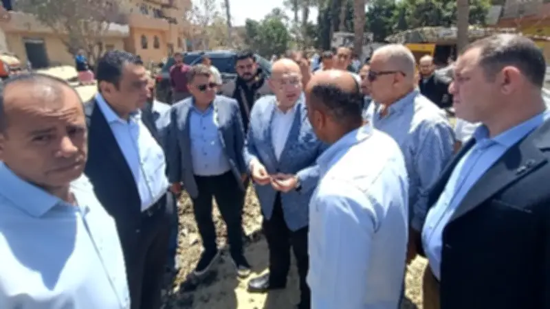 نائب محافظ الجيزة يتفقد مشروع الصرف الصحي بقريتي برنشت والمتانيا بالعياط