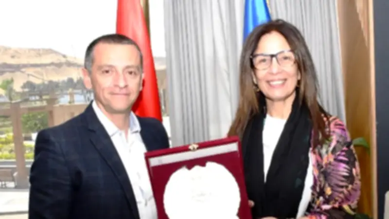 محافظ أسوان يستقبل وزيرة الثقافة لتعزيز التعاون ودعم الأنشطة الثقافية